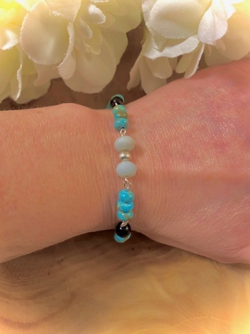 LAURA zilveren armband met Turquoise Howliet &amp; Amazoniet &amp; Onyx