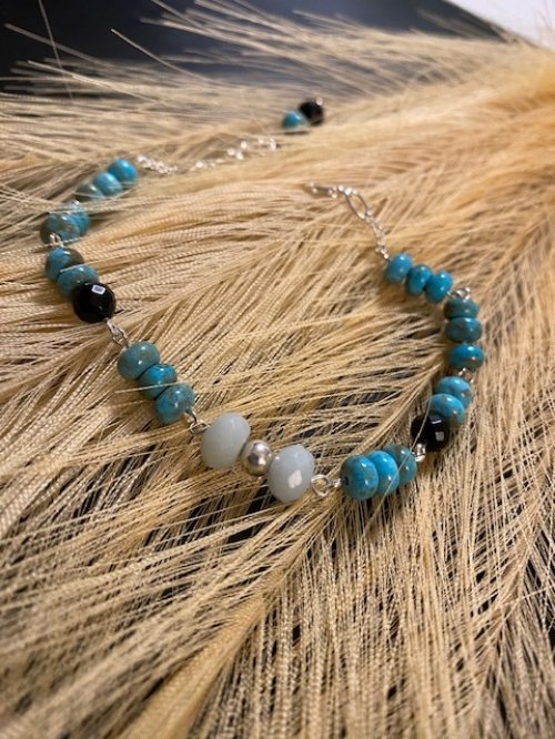 LAURA zilveren armband met Turquoise Howliet &amp; Amazoniet &amp; Onyx