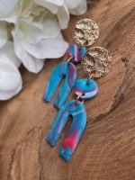 Oorbellen stone look goudkleurig omgekeerde U vorm mix blauw &amp; roze